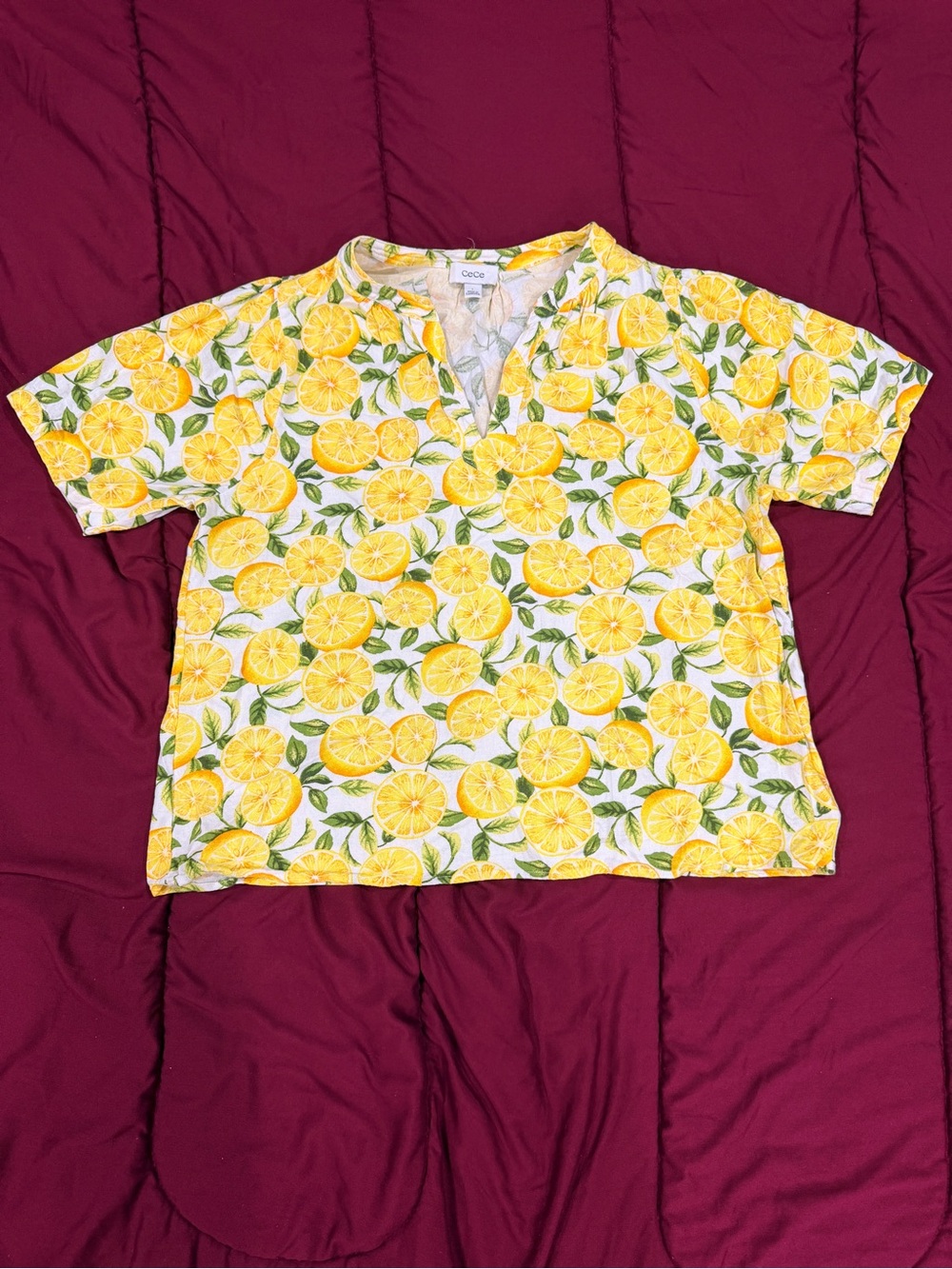 CeCe White Lemon Print V-Neck Blouse. Excellent Condition. Summer Outfit - Picture 2 of 5